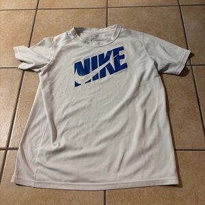 Nike Youth XL White Dri-FIT Standard Fit Graphic T-Shirt